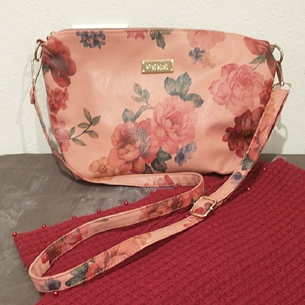 5/$15⛵BeBe Floral Pink Crossbody Bag